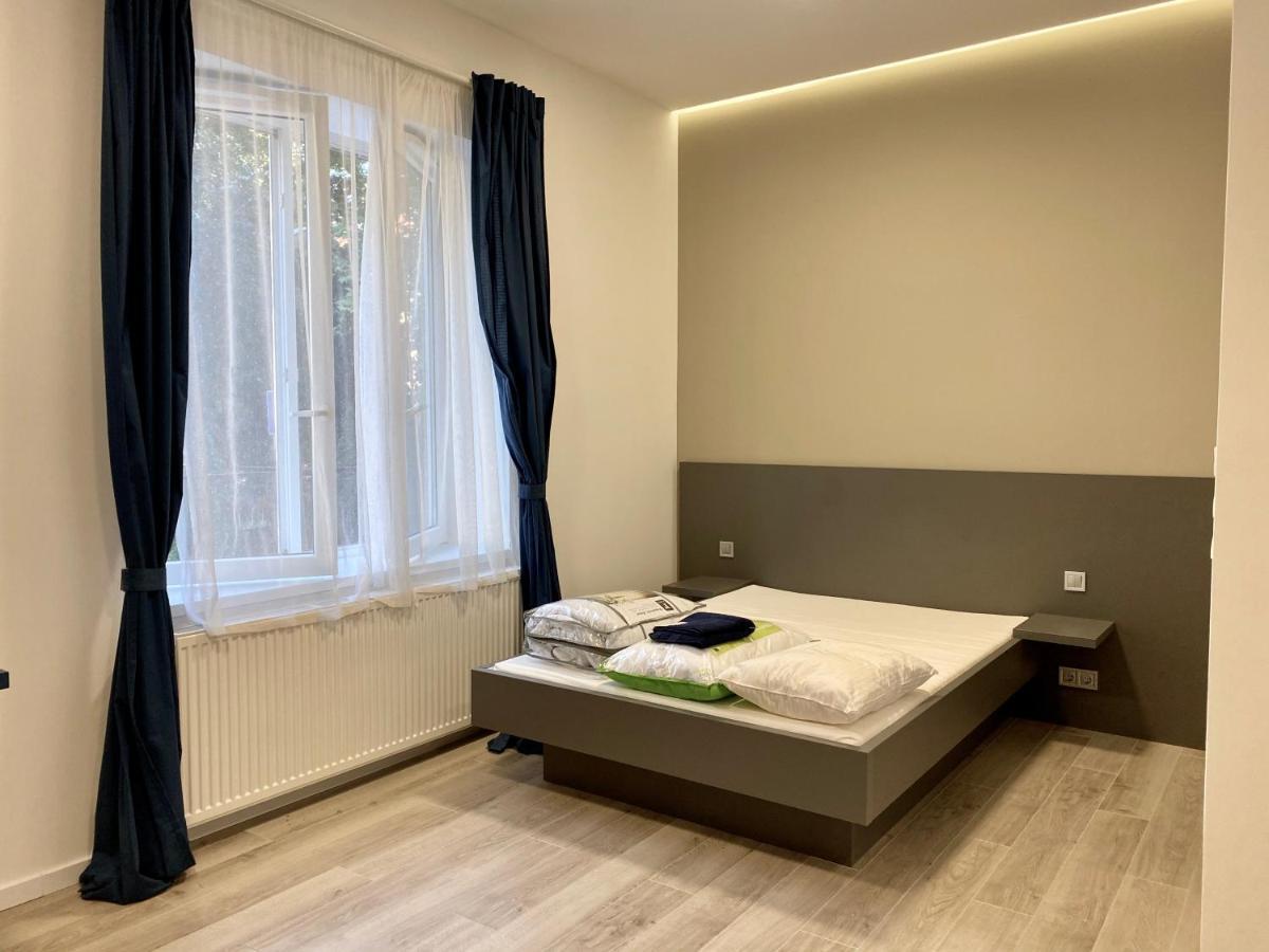 Апартаменти Jogasz Street - A. Apartman Печ Екстер'єр фото